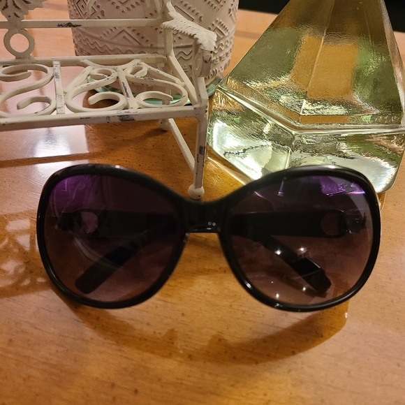 Design Optics Bi-focal Sunglasses - Picture 7 of 7